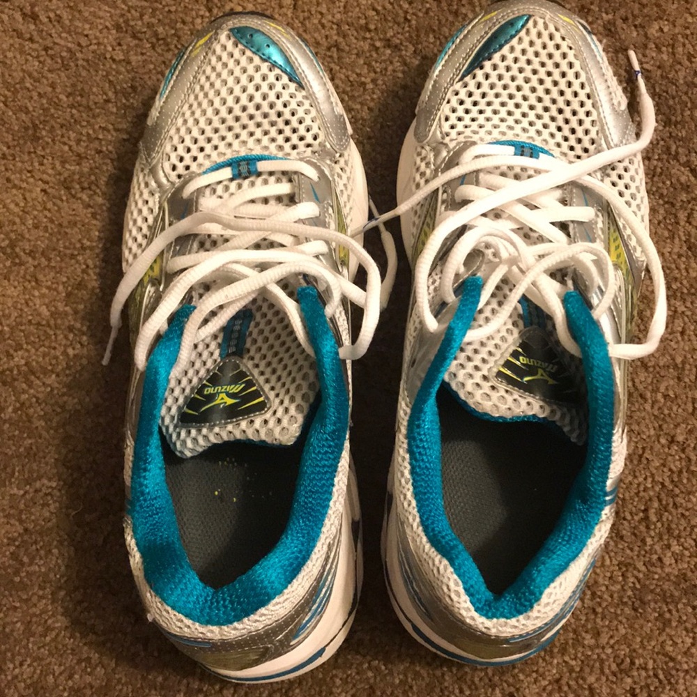 Mazuno Women’s Shoes 👟 Size 8